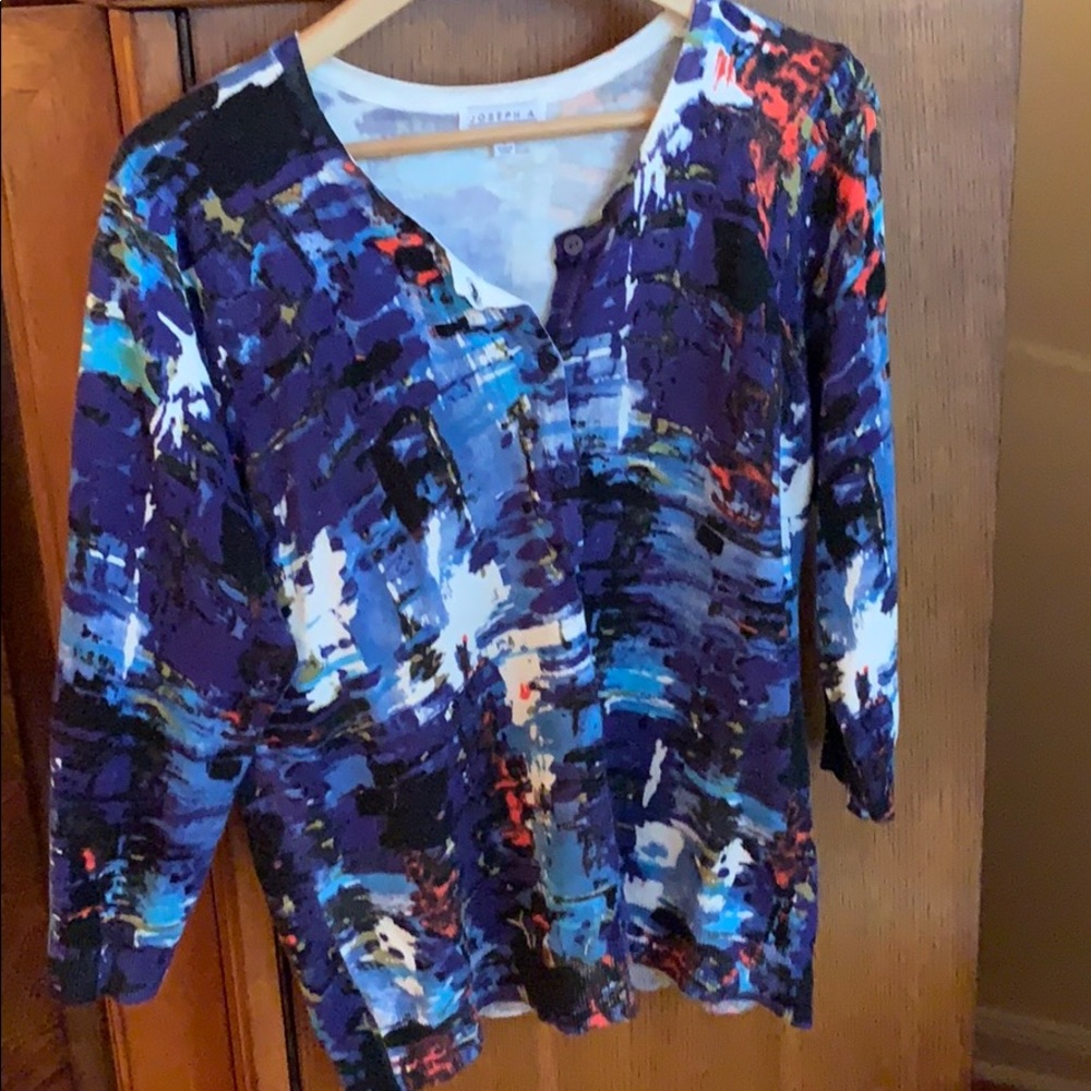 Three-quarter sleeve sweater